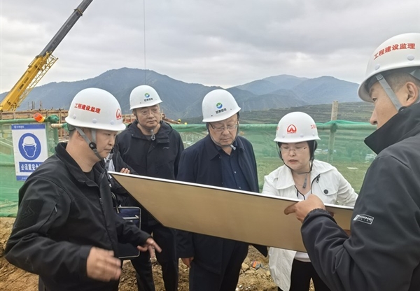 張佩峰調研督導榆中縣山洪災害受損戶安置點建設推進情況